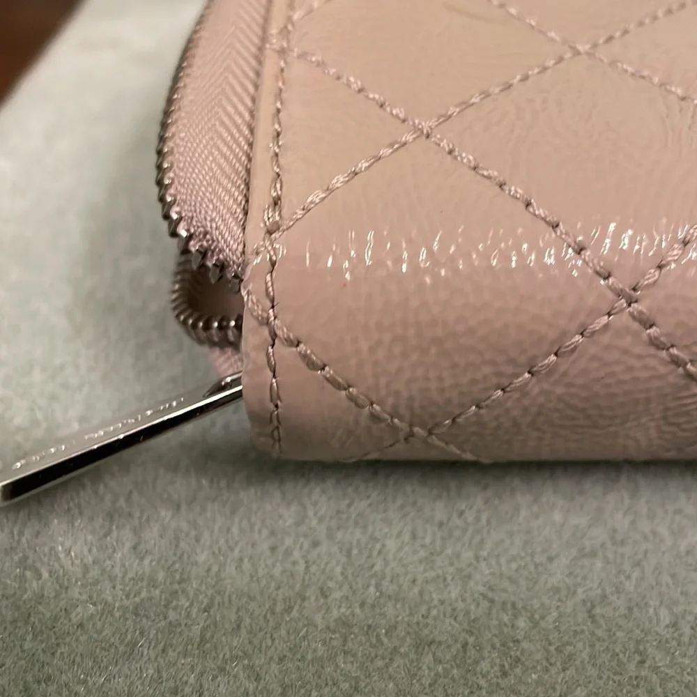 Michael Kors wristlet. Taupe / Tan - Picture 9 of 12